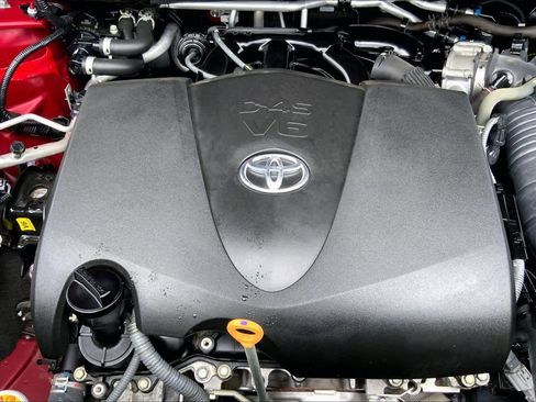 Used 2021 Toyota Highlander XLE FWD image 32