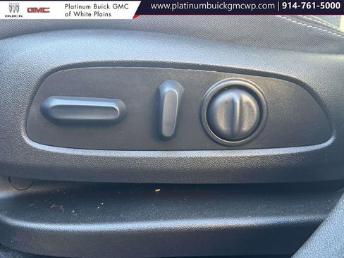 Used 2024 GMC Terrain SLE w/ Driver Convenience Package image 17