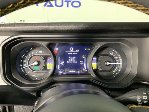 Used 2024 Jeep Wrangler Unlimited w/ Convenience Group AWD/4WD image 22