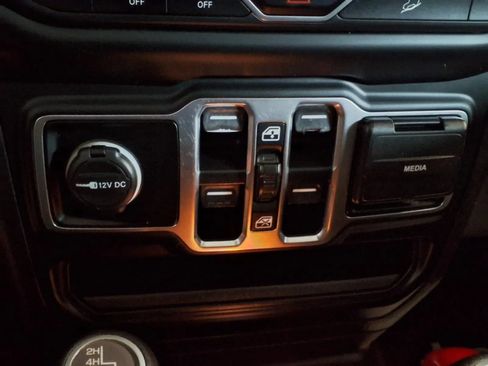 Used 2020 Jeep Wrangler Unlimited Sahara AWD/4WD image 20