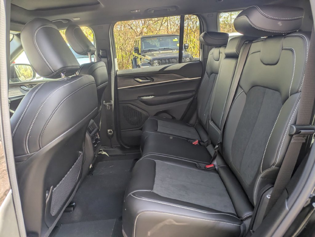 New 2026 Jeep Grand Cherokee Altitude AWD/4WD image 25