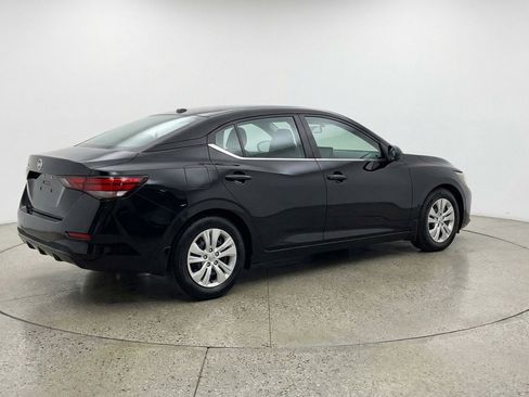 Used 2025 Nissan Sentra S image 9