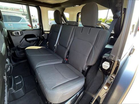 Used 2025 Jeep Wrangler Unlimited Rubicon 4xe w/ Convenience Group AWD/4WD image 24