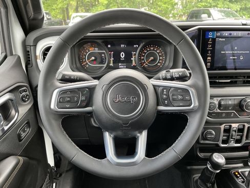 Certified 2025 Jeep Wrangler Unlimited Sahara AWD/4WD image 16