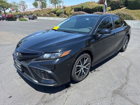 Certified 2024 Toyota Camry SE FWD image 3