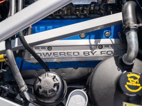 Used 2005 Ford GT RWD image 59
