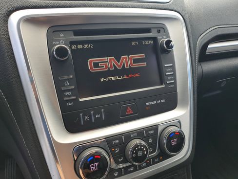 Used 2014 GMC Acadia SLT image 20