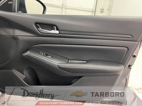 Used 2025 Nissan Altima 2.5 SV FWD image 38