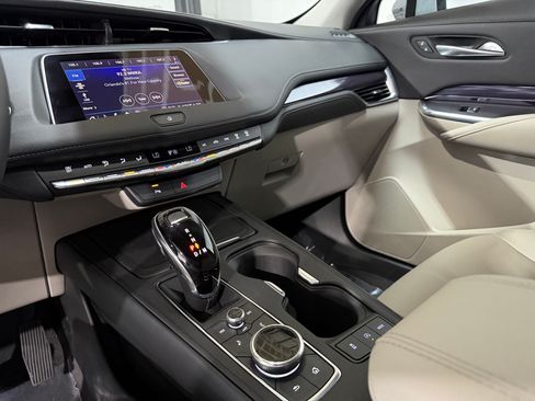 Used 2023 Cadillac XT4 Luxury FWD image 14