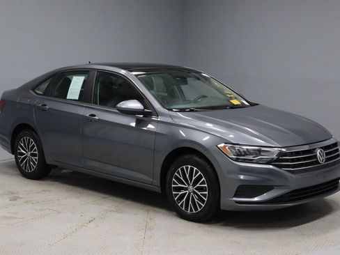 Used 2021 Volkswagen Jetta SE w/ SE Cold Weather Package image 1
