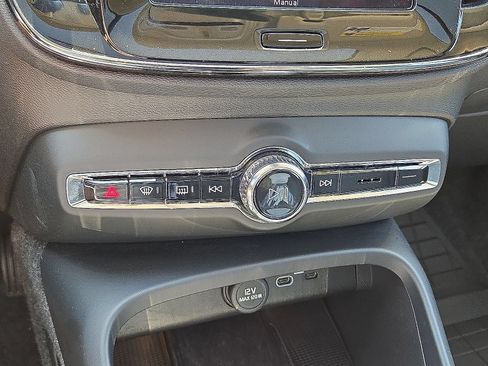 Certified 2026 Volvo XC40 B5 Plus AWD/4WD image 29