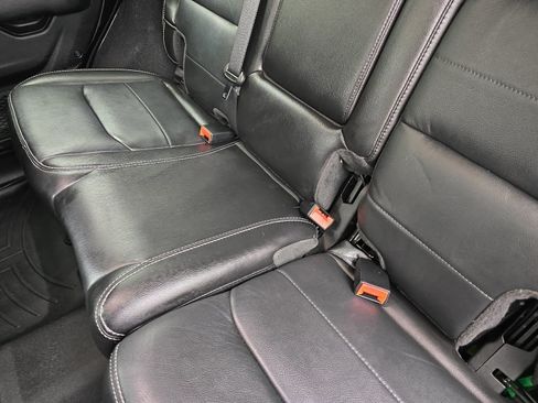Used 2019 Jeep Wrangler Unlimited Sahara AWD/4WD image 10
