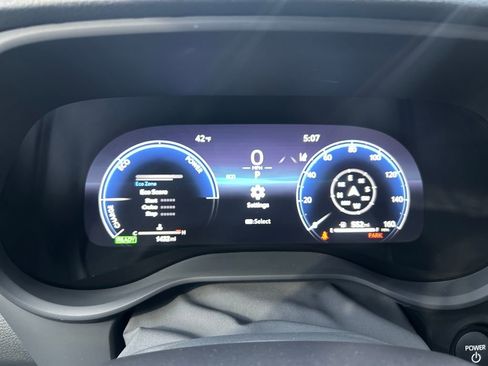 Used 2025 Toyota Sienna Platinum image 10