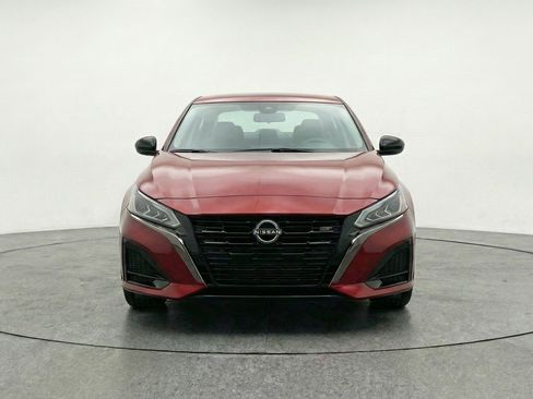Used 2025 Nissan Altima 2.5 SV image 2
