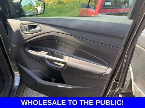 Used 2017 Ford Escape SE w/ Equipment Group 201A FWD image 6