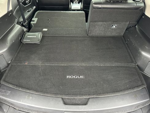 Used 2018 Nissan Rogue SL w/ Premium Package image 16