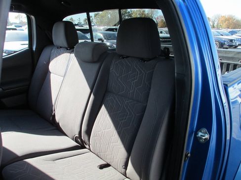 Used 2017 Toyota Tacoma TRD Sport image 19