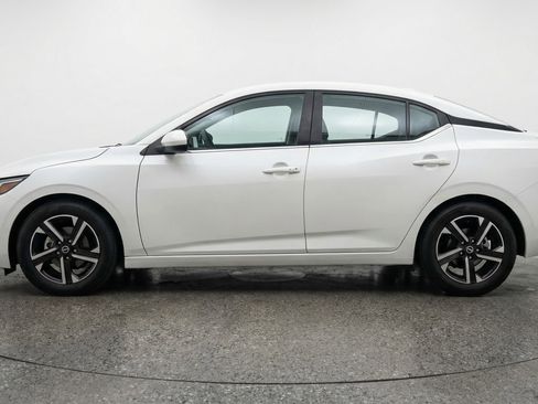 Used 2025 Nissan Sentra SV FWD image 5