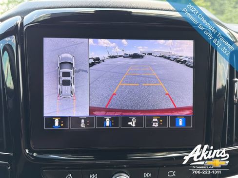 Used 2023 Chevrolet Traverse Premier FWD image 30