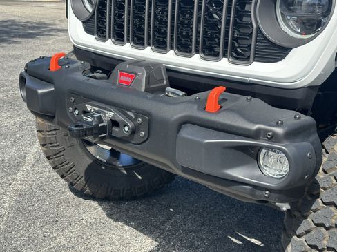 Used 2024 Jeep Gladiator Mojave image 24