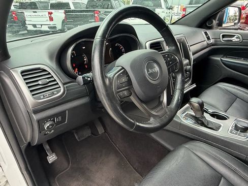 Used 2019 Jeep Grand Cherokee Laredo AWD/4WD image 10