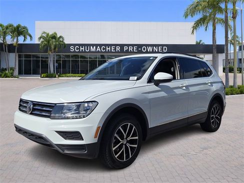Certified 2021 Volkswagen Tiguan SE image 3
