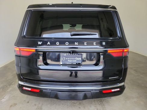 Used 2024 Jeep Wagoneer L Series II AWD/4WD image 6
