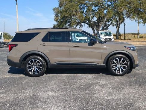 Used 2026 Ford Explorer ST-Line w/ Premium Package RWD image 4