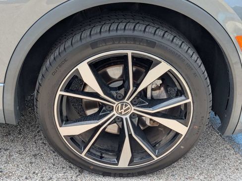 Used 2022 Volkswagen Tiguan SEL R-Line AWD/4WD image 12