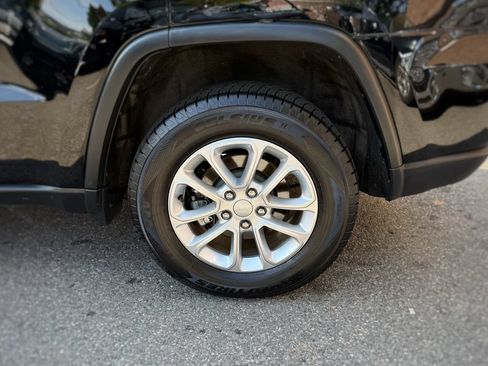 Used 2022 Jeep Grand Cherokee Laredo X AWD/4WD image 16