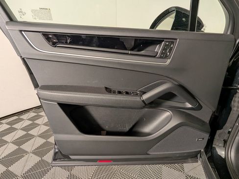 Used 2026 Porsche Cayenne Coupe image 25