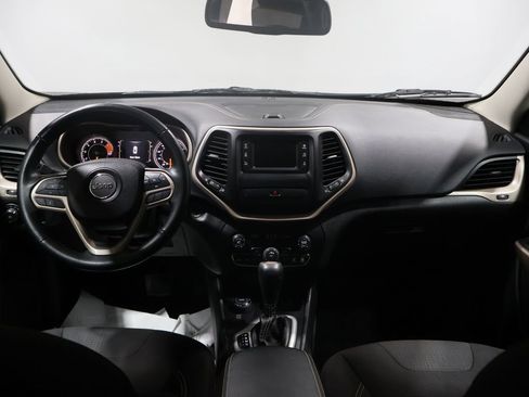 Used 2018 Jeep Cherokee Latitude w/ Cold Weather Group image 15