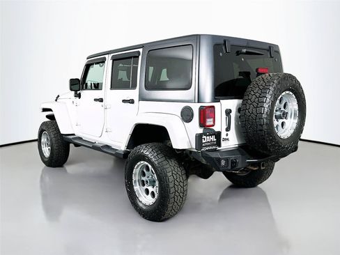 Used 2015 Jeep Wrangler Unlimited Sahara w/ Connectivity Group AWD/4WD image 9
