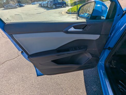 Used 2022 Volkswagen Taos SE w/ Panoramic Sunroof Package image 15