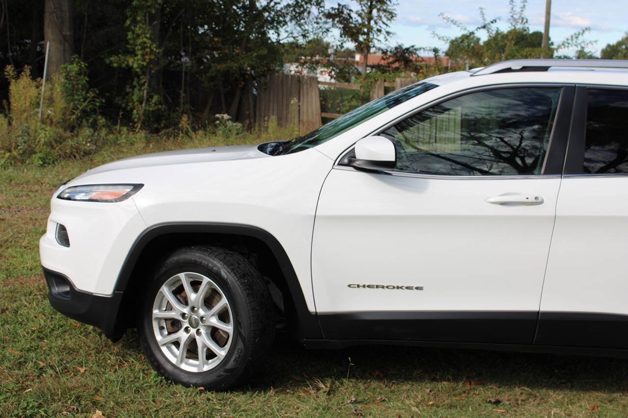 Used 2015 Jeep Cherokee Latitude w/ Comfort/Convenience Group AWD/4WD image 11