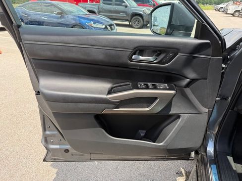 Used 2023 Nissan Pathfinder Platinum AWD/4WD image 7