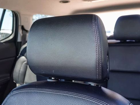 Used 2023 GMC Acadia SLE w/ Driver Convenience Package FWD image 24