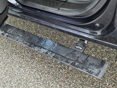 Used 2025 GMC Sierra 2500 AT4 w/ Technology Package image 13