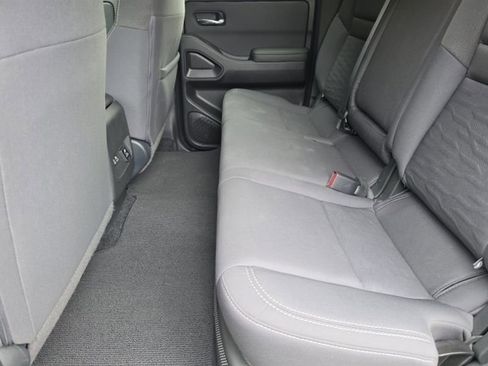 Used 2024 Nissan Frontier SV w/ Technology Package RWD image 11