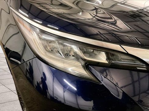 Used 2021 Toyota Sienna Limited FWD image 28