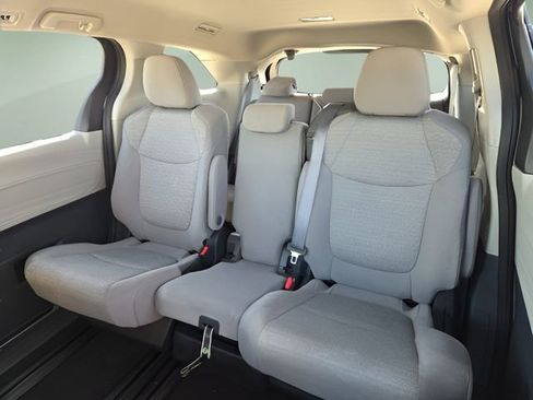 Used 2024 Toyota Sienna LE FWD image 13
