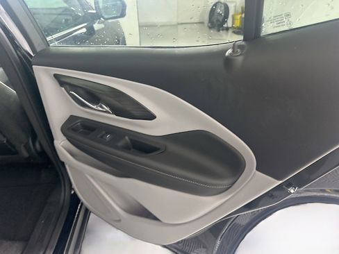 Used 2024 GMC Terrain SLE image 28