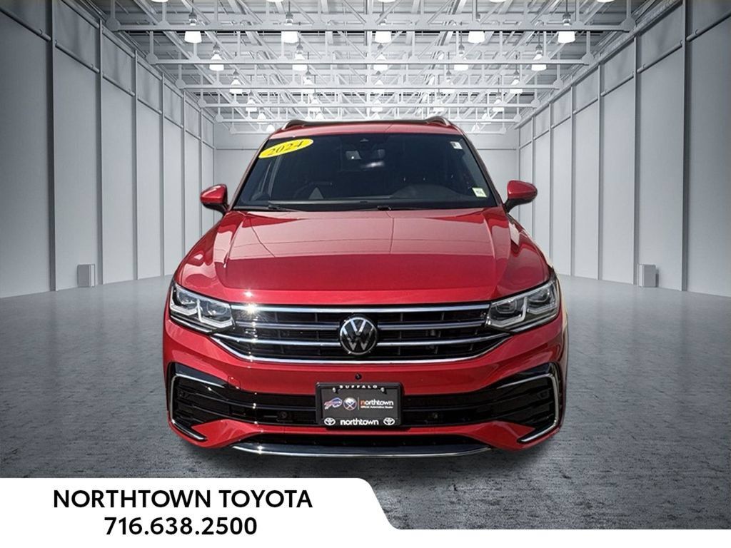 Used 2024 Volkswagen Tiguan SEL R-Line AWD/4WD image 5