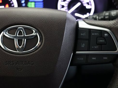 Used 2021 Toyota Sienna Platinum image 30