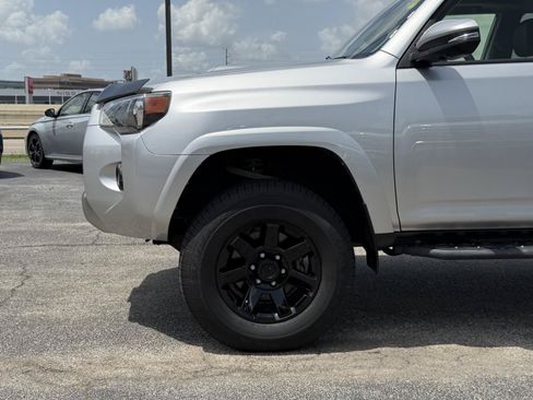 Used 2022 Toyota 4Runner TRD Off-Road Premium AWD/4WD image 9