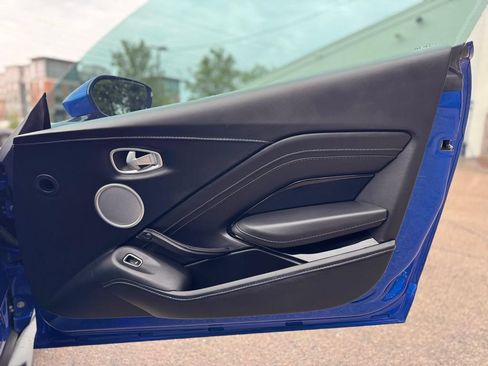 Used 2020 Aston Martin V8 Vantage Coupe RWD image 28