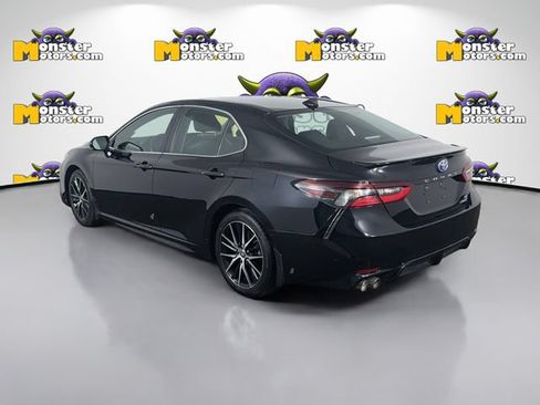 Used 2024 Toyota Camry XLE FWD image 7