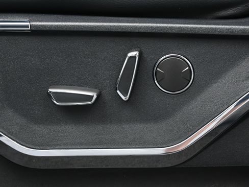 Used 2022 Ford F150 Lariat w/ Equipment Group 502A High image 9