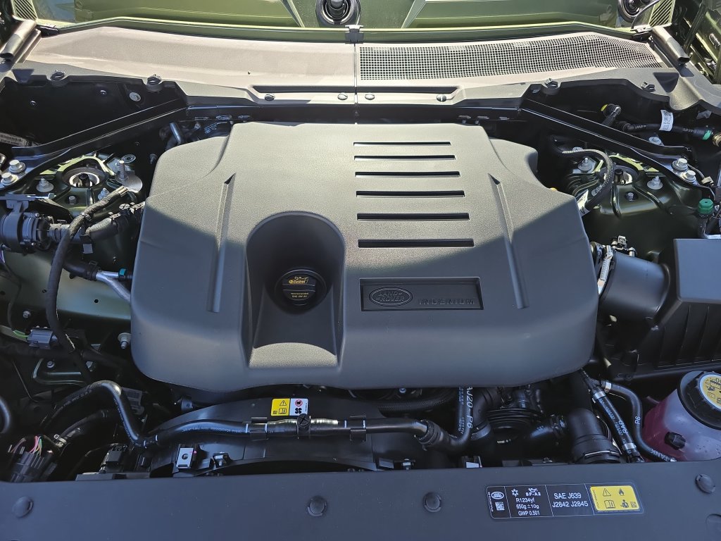 New 2026 Land Rover Defender 110 X-Dynamic SE AWD/4WD image 32