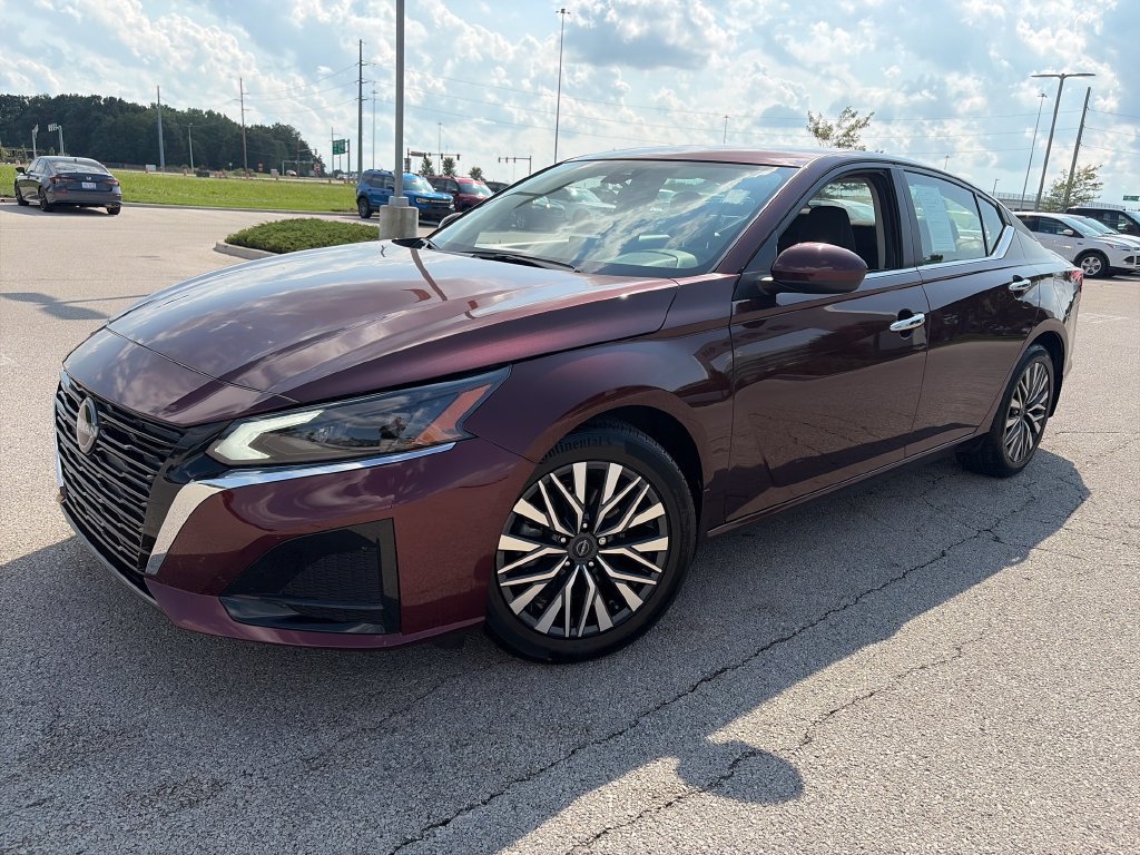 Used 2024 Nissan Altima 2.5 SV w/ SV Premium Package FWD image 3
